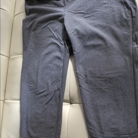 Yoga pants - Picture 2 of 3